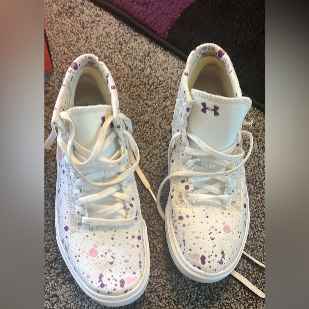 Under Armor size 5Y